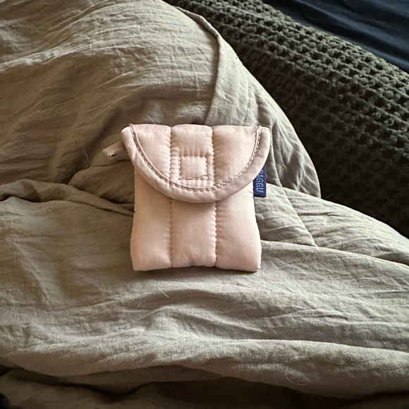 BAGGU Accessories - BAGGU Dusty Pink Airpods Case